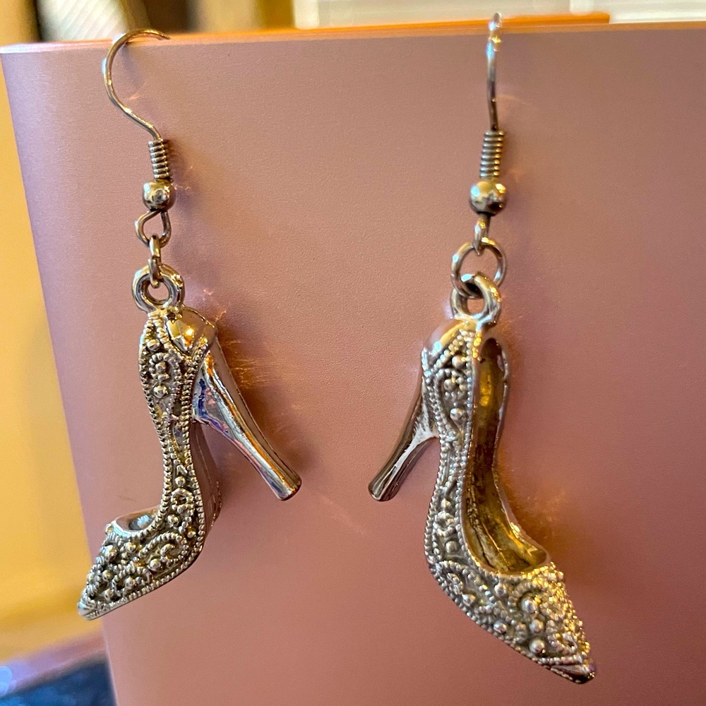 Shoe lovers, here’s your earrings!! 👠